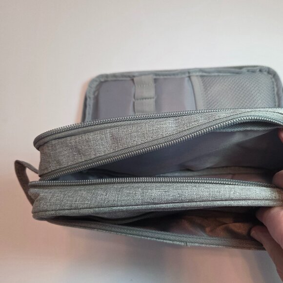 Like New - Homecube Multi-Compartment Gray Organizer Case, Textured Soft-Canvas - Picture 6 of 10